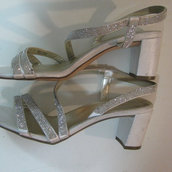 * 2/$15 Naturalizer Glitter Silver Sandals Size 8 Good Condition $120 When New - Picture 4 of 9